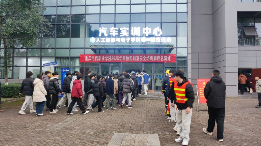 EHUv_1766559903656078682.jpg 01.jpg